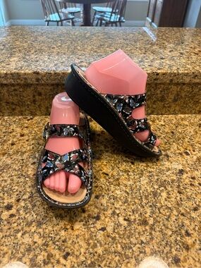 Alegria BAR-316 black butterfly print slide sandals 38 US 8 Professional Shoes